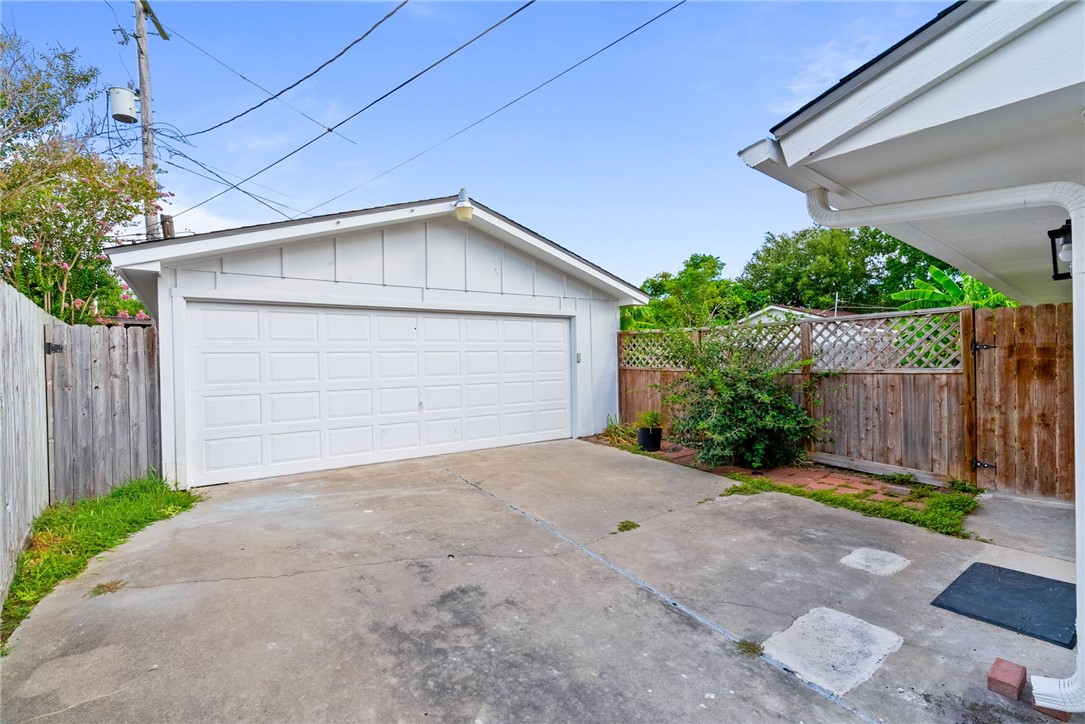 726 Meadowbrook Drive Corpus Christi TX 78412
