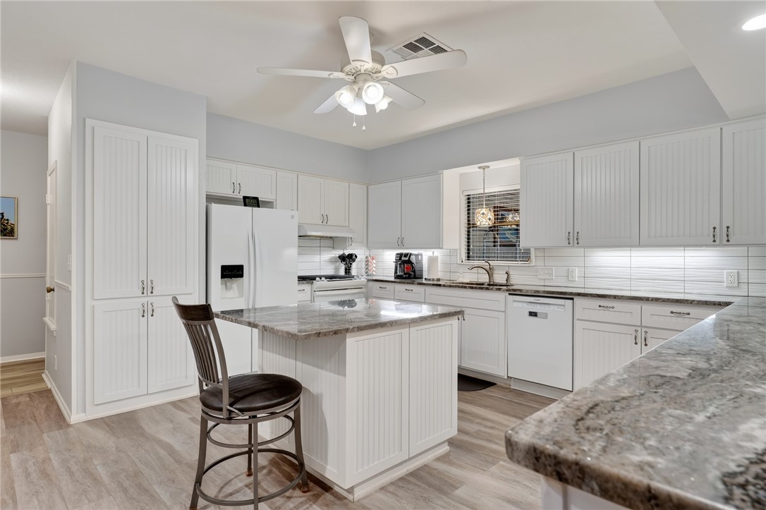 3103 Traylor Boulevard Rockport TX 78382