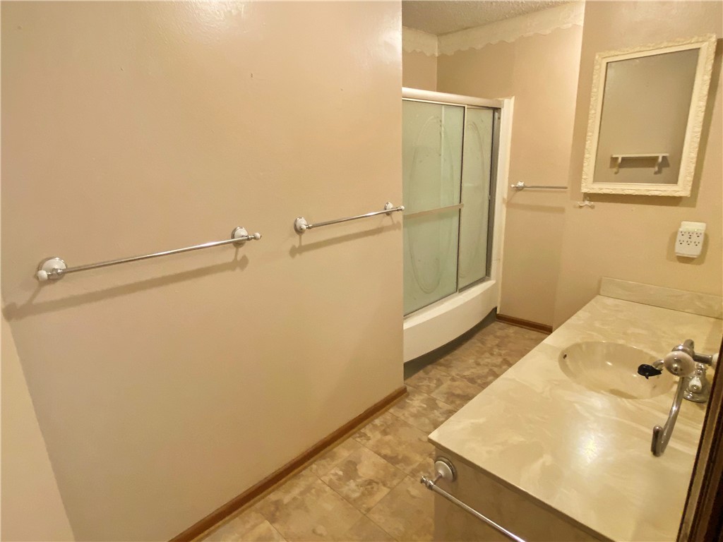 908 Fannin Street George West TX 78022