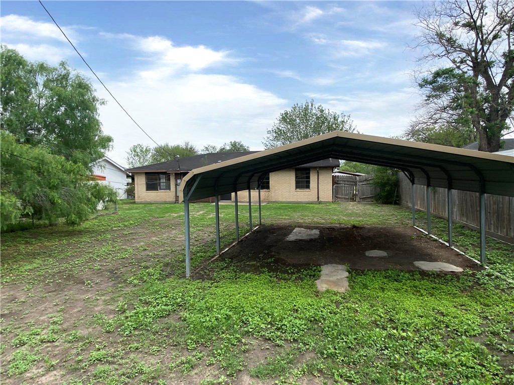 908 Fannin Street George West TX 78022