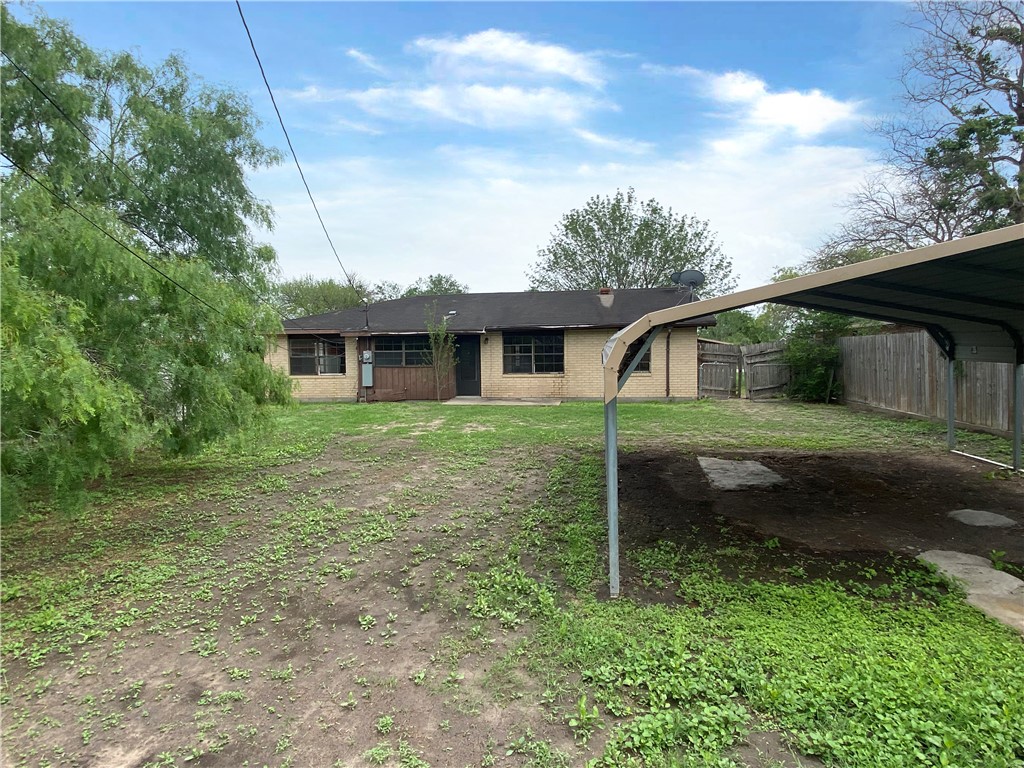 908 Fannin Street George West TX 78022