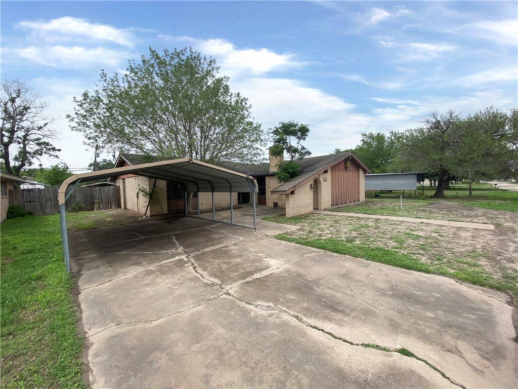 908 Fannin Street George West TX 78022