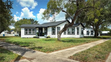 825 E Market Street Sinton TX 78387