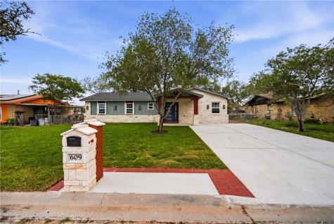 609 W Panpama Drive San Diego TX 78384