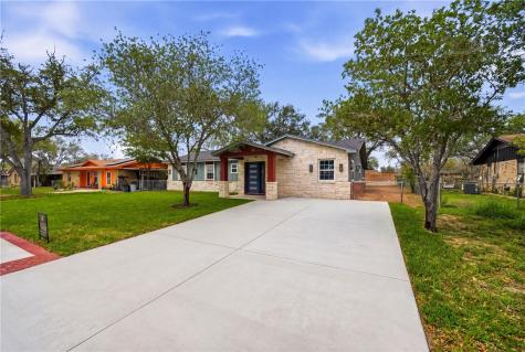 609 W Panpama Drive San Diego TX 78384