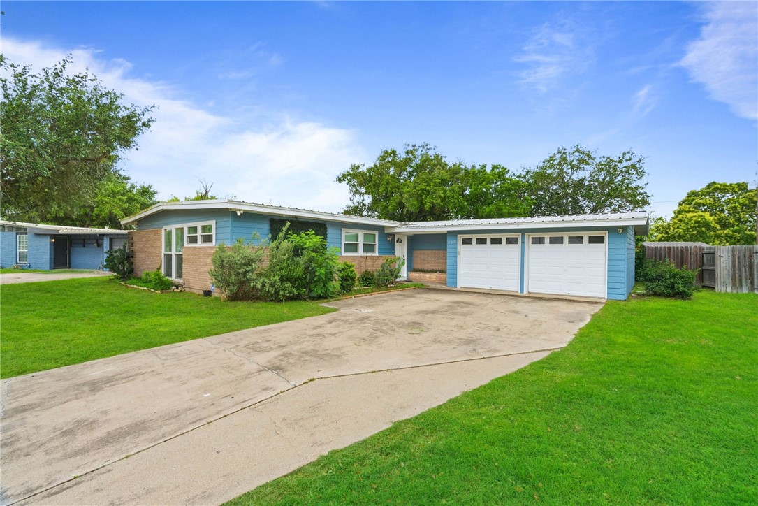 725 Santa Barbara Drive Kingsville TX 78363