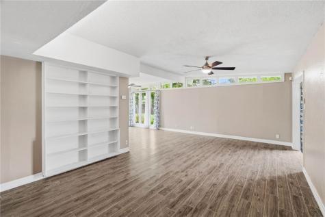 725 Santa Barbara Drive Kingsville TX 78363