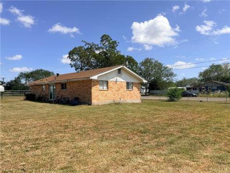 409 E St Mary Street Skidmore TX 78389