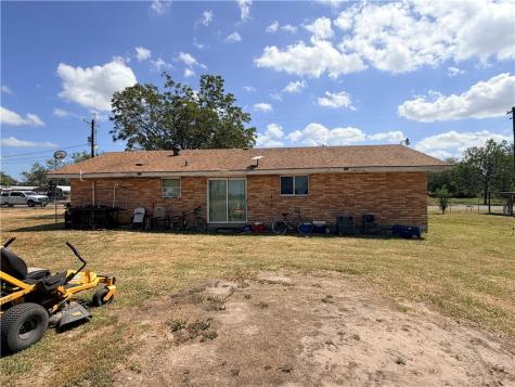 409 E St Mary Street Skidmore TX 78389