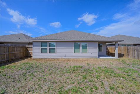 105 Donegal Street Sinton TX 78387