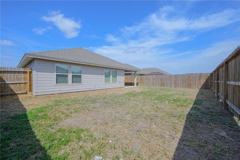 105 Donegal Street Sinton TX 78387