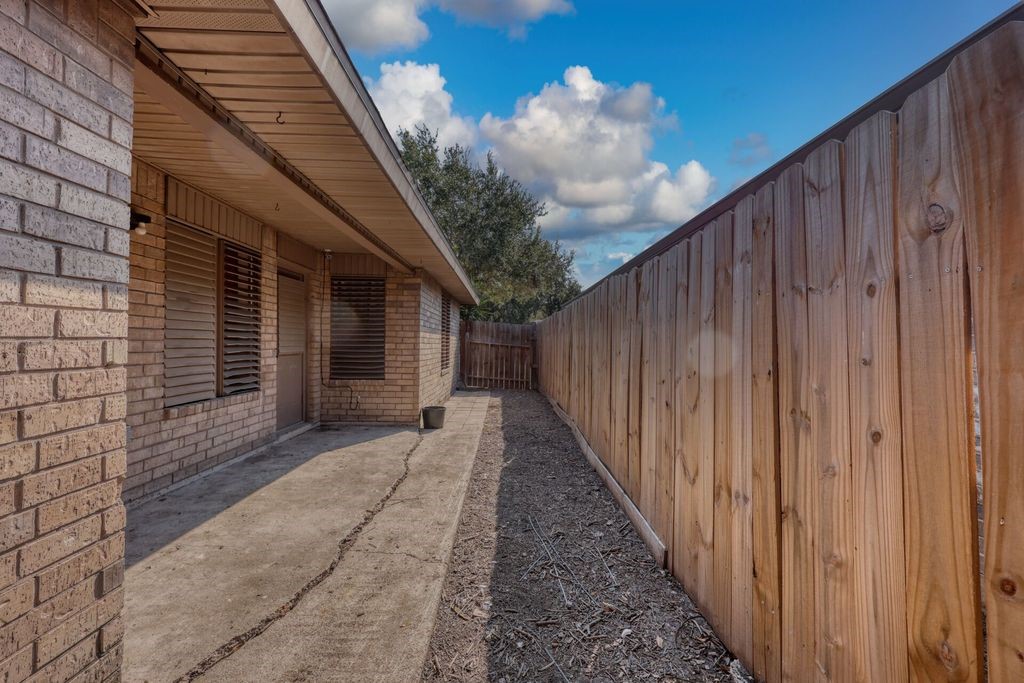 2721 Allencrest Drive Corpus Christi TX 78415