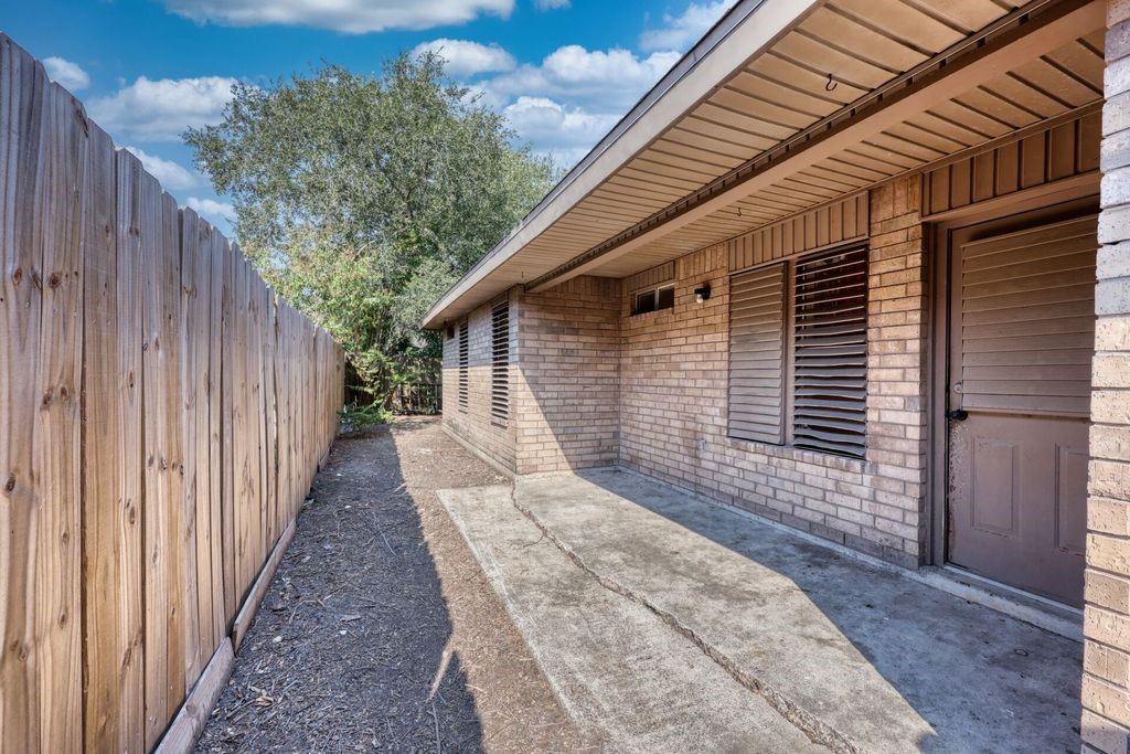 2721 Allencrest Drive Corpus Christi TX 78415