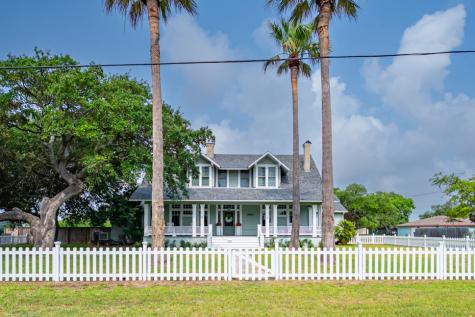 617 N Magnolia Street Rockport TX 78382