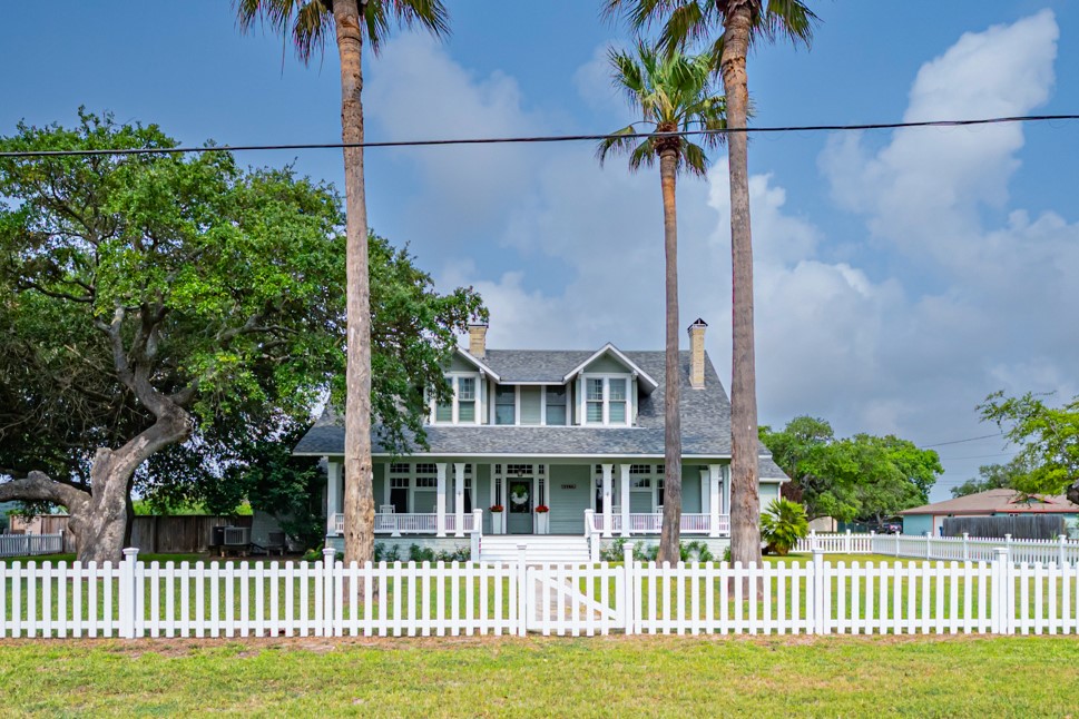617 N Magnolia Street Rockport TX 78382