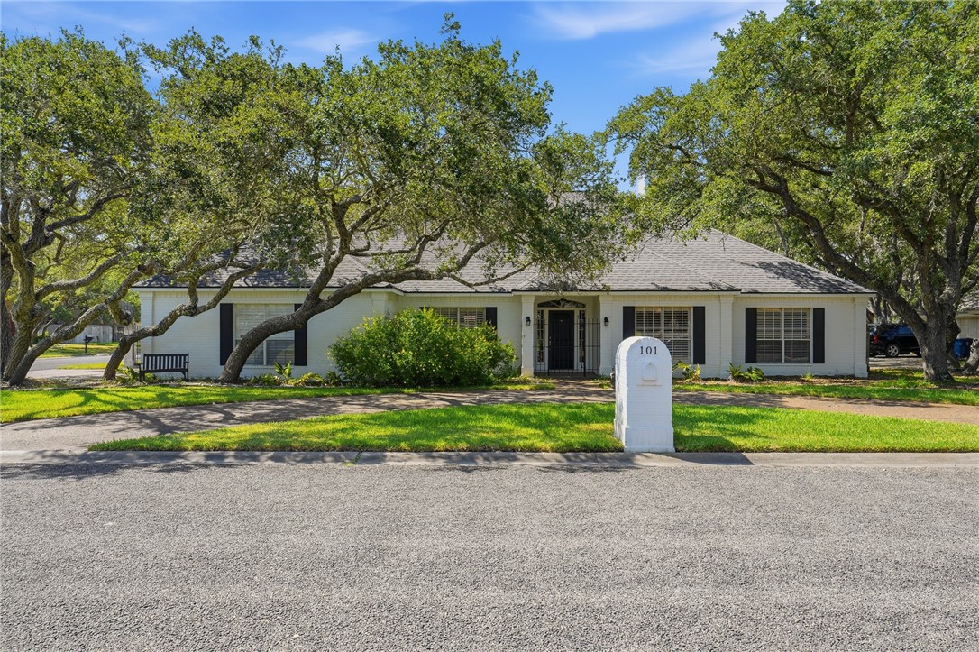 101 Peachtree Drive Rockport TX 78382