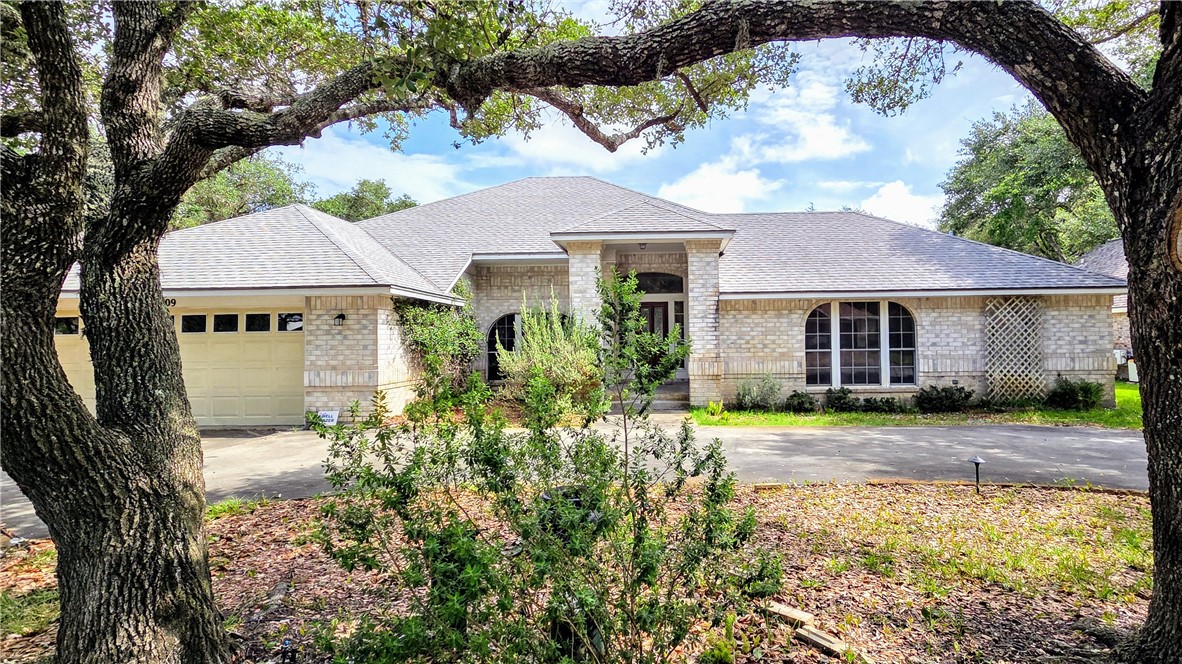 409 Champions Drive Rockport TX 78382