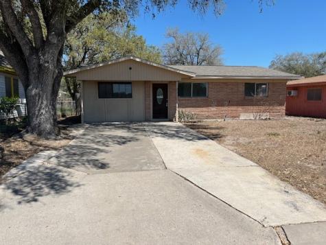 820 W Adams Street Falfurrias TX 78355