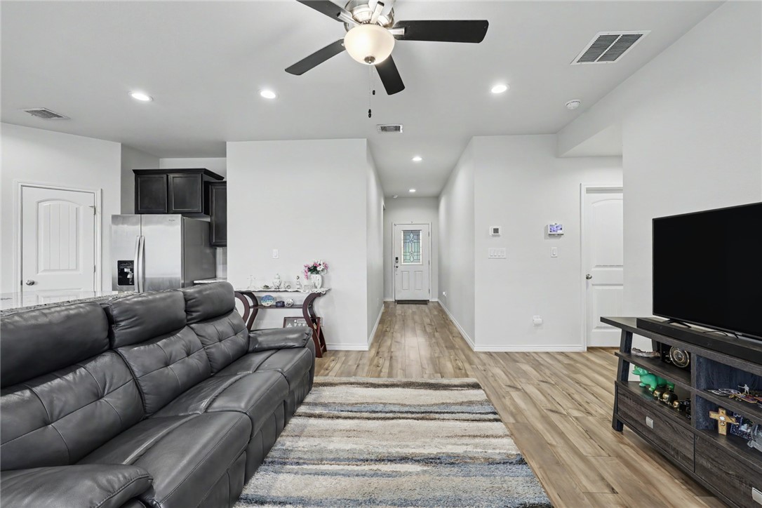 2730 Excelsior Boulevard Corpus Christi TX 78415