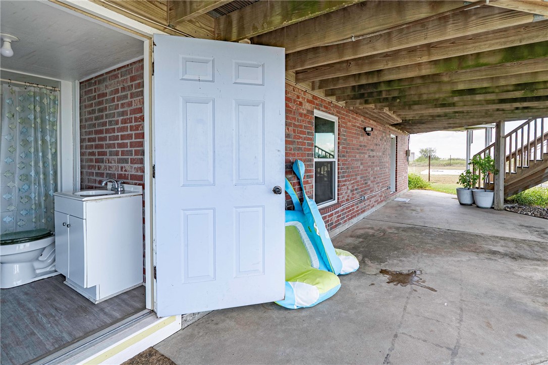 401 Old Salt Lake Rockport TX 78382