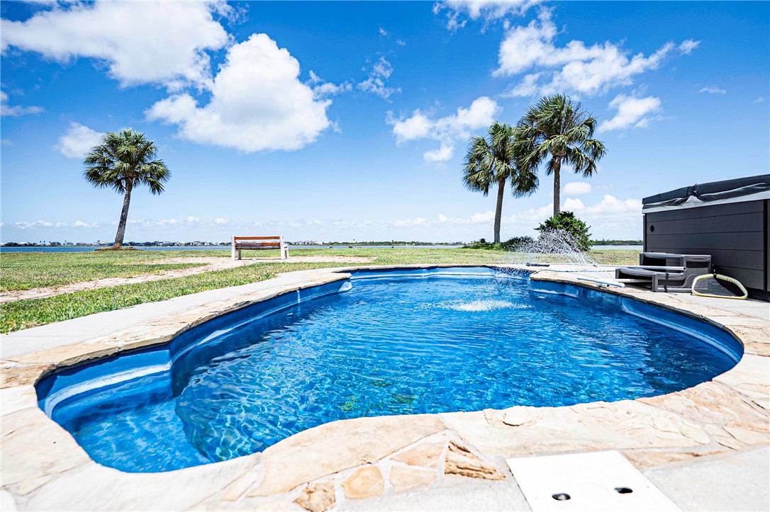 401 Old Salt Lake Rockport TX 78382
