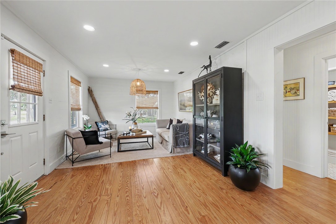2233 Laguna Shores Corpus Christi TX 78418