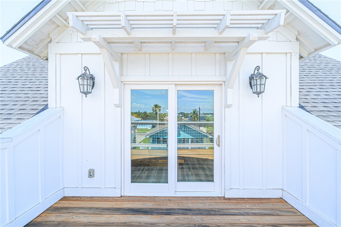 1227 S Magnolia Street Rockport TX 78382