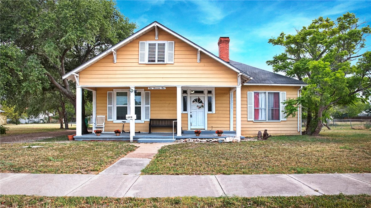 1009 E Sinton Street Sinton TX 78387