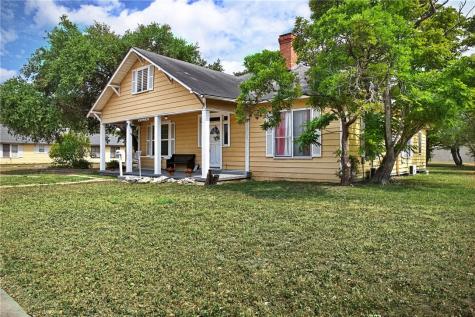 1009 E Sinton Street Sinton TX 78387