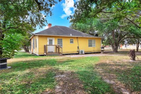 1009 E Sinton Street Sinton TX 78387