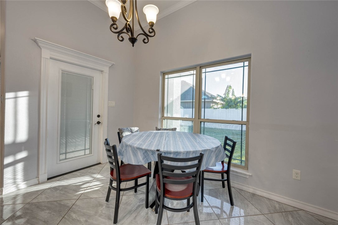 7513 S Lake Drive Corpus Christi TX 78414