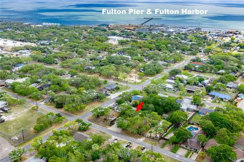 102 S 7th Street Fulton TX 78358