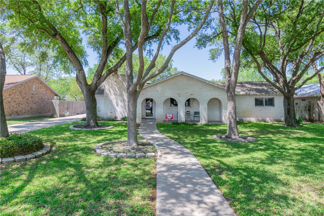 1303 Arcadia Drive Alice TX 78332