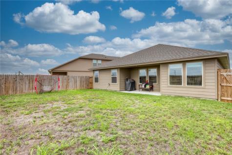138 Donegal Street Sinton TX 78387