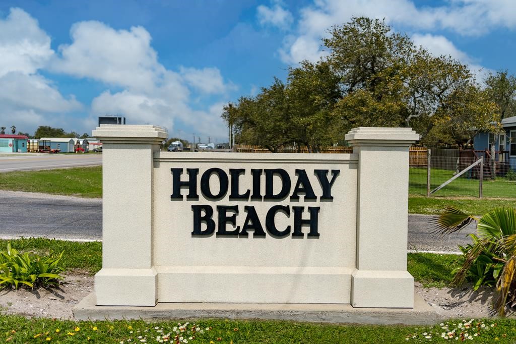 341 W Misty Oak Rockport TX 78382