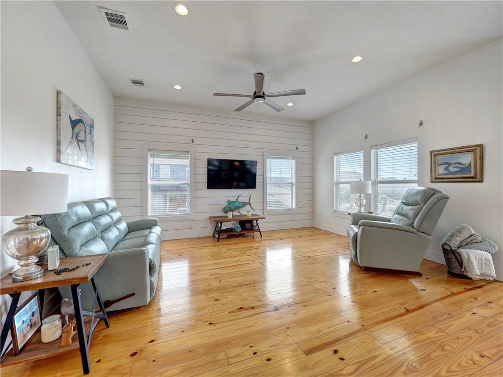 205 Port Arthur Street Port Aransas TX 78373