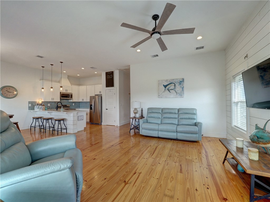 205 Port Arthur Street Port Aransas TX 78373