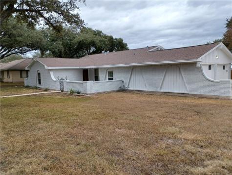 400 W Soyars Avenue Orange Grove TX 78372