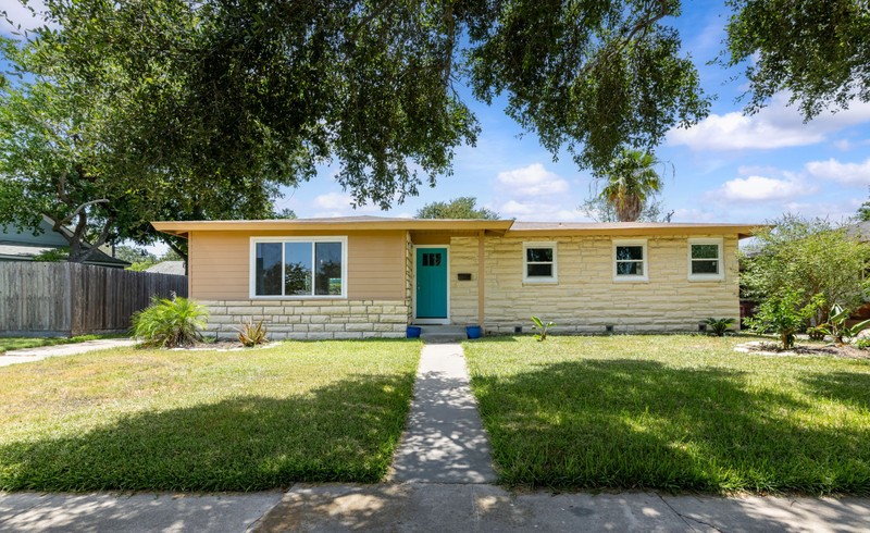 305 Canterbury Drive Corpus Christi TX 78412