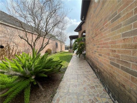 6129 Garden Court Court Corpus Christi TX 78414