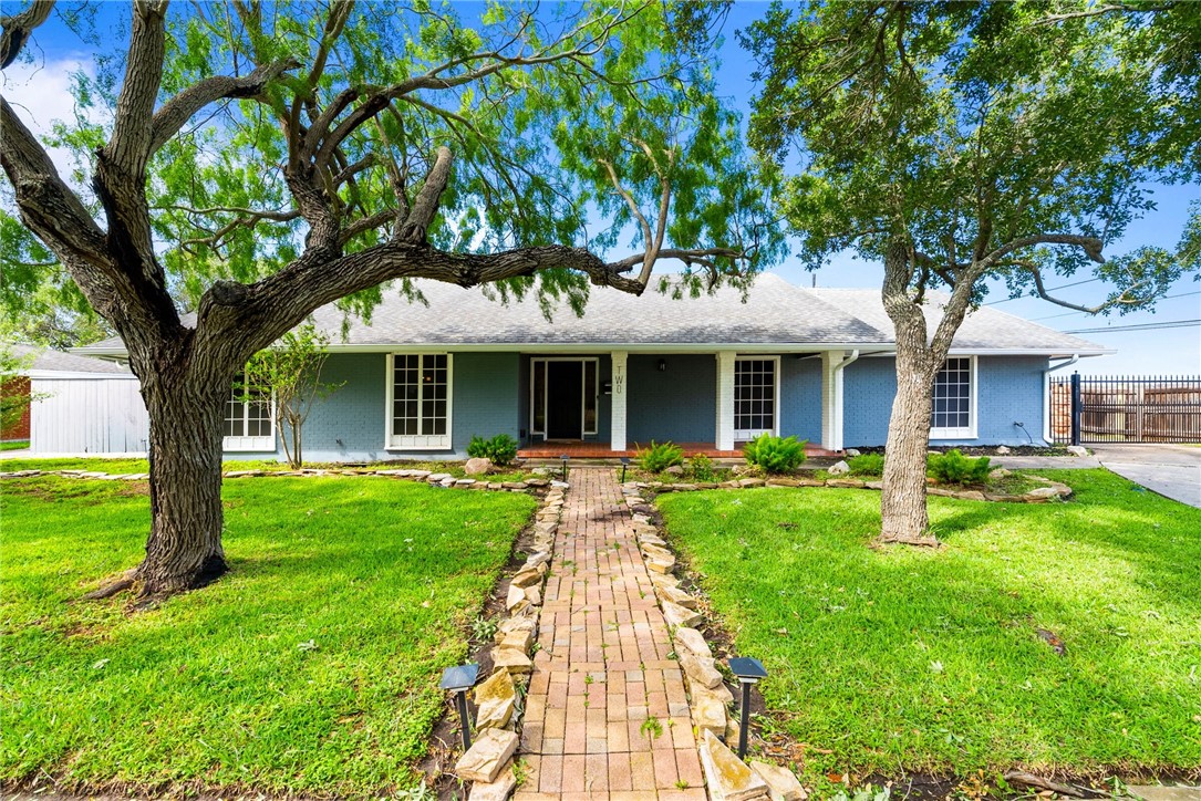 2 Camden Place Corpus Christi TX 78412