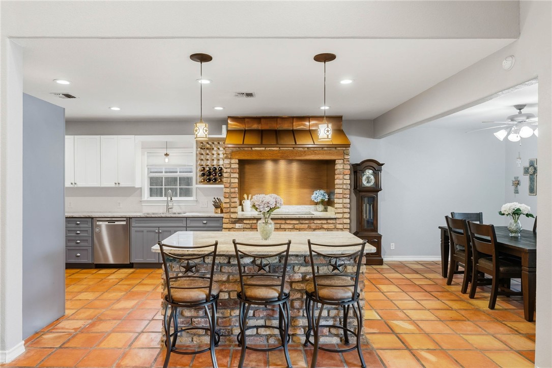 2 Camden Place Corpus Christi TX 78412