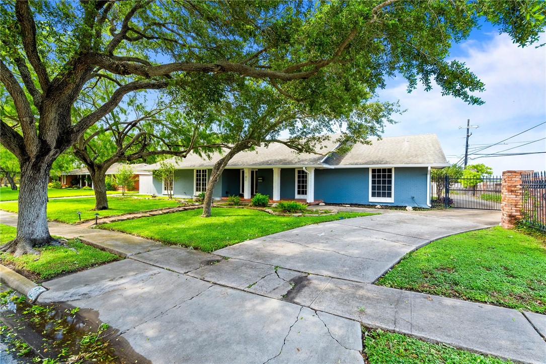 2 Camden Place Corpus Christi TX 78412