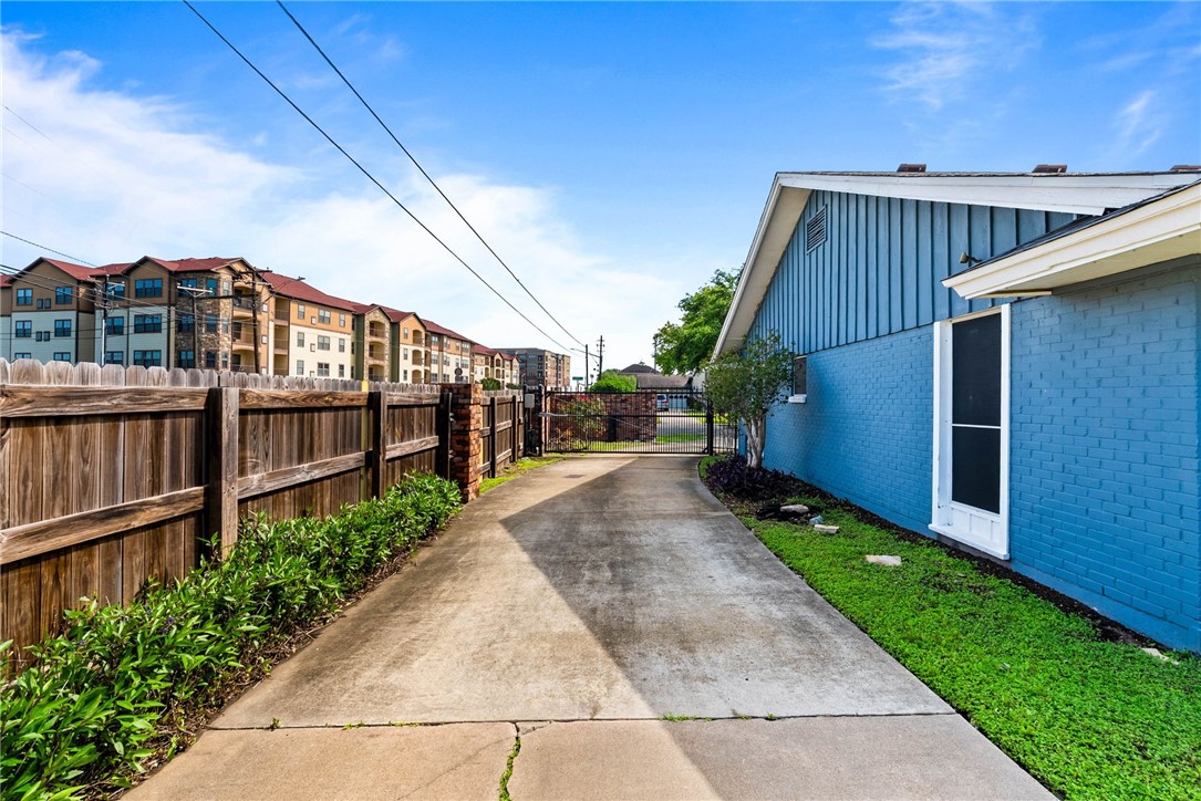 2 Camden Place Corpus Christi TX 78412