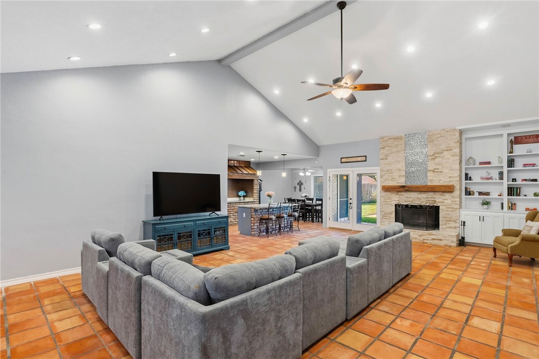 2 Camden Place Corpus Christi TX 78412