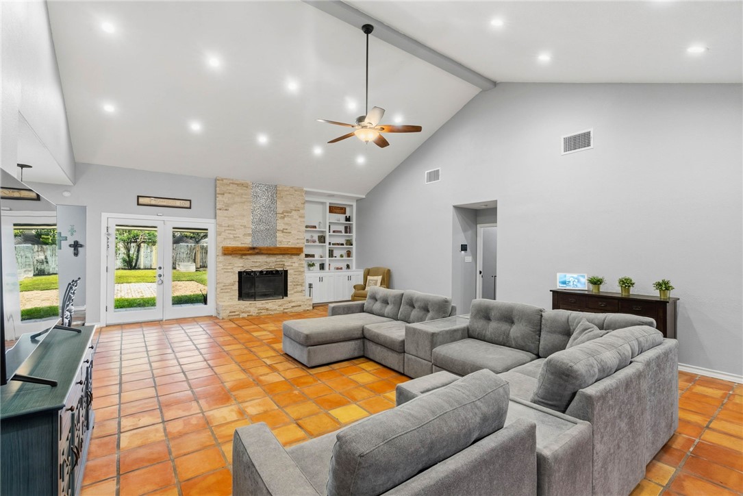 2 Camden Place Corpus Christi TX 78412