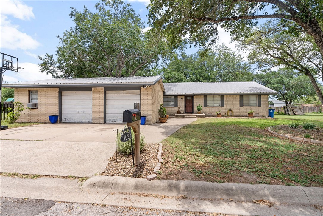 1102 Ross Street George West TX 78022