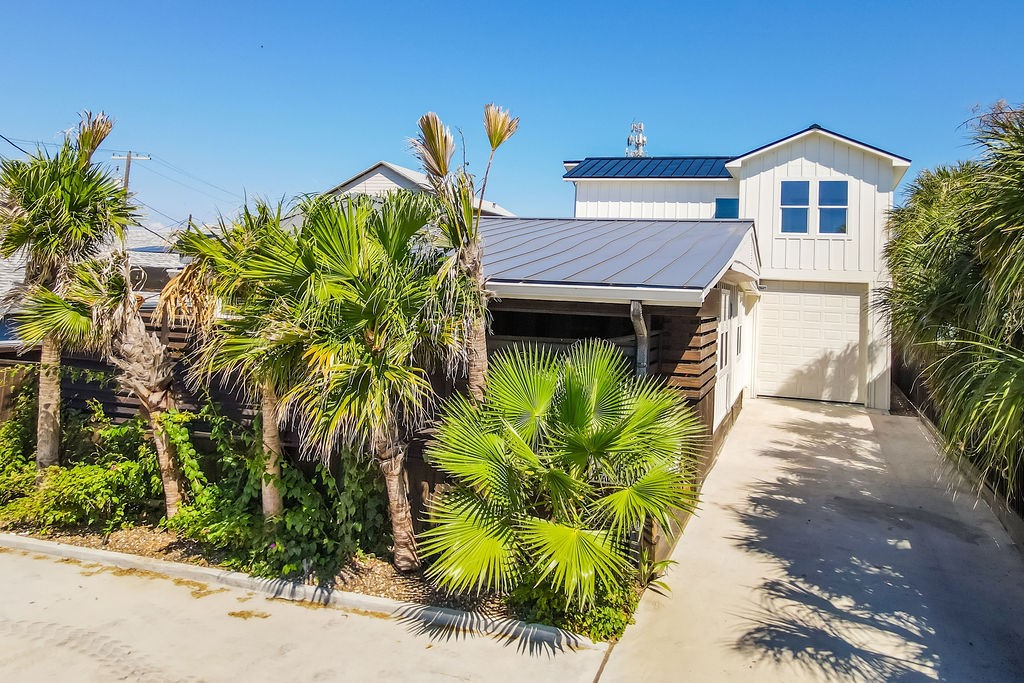 140 W Roberts Avenue Port Aransas TX 78373