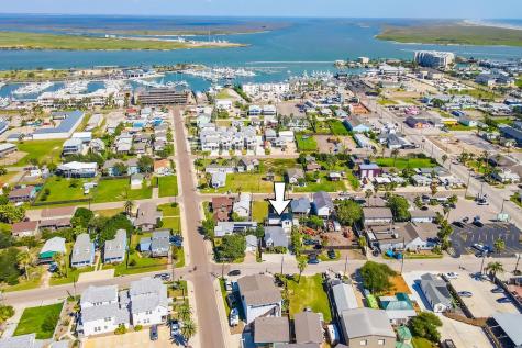 140 W Roberts Avenue Port Aransas TX 78373