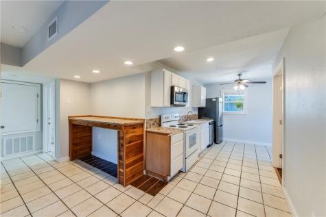 522 W Avenue C Port Aransas TX 78373
